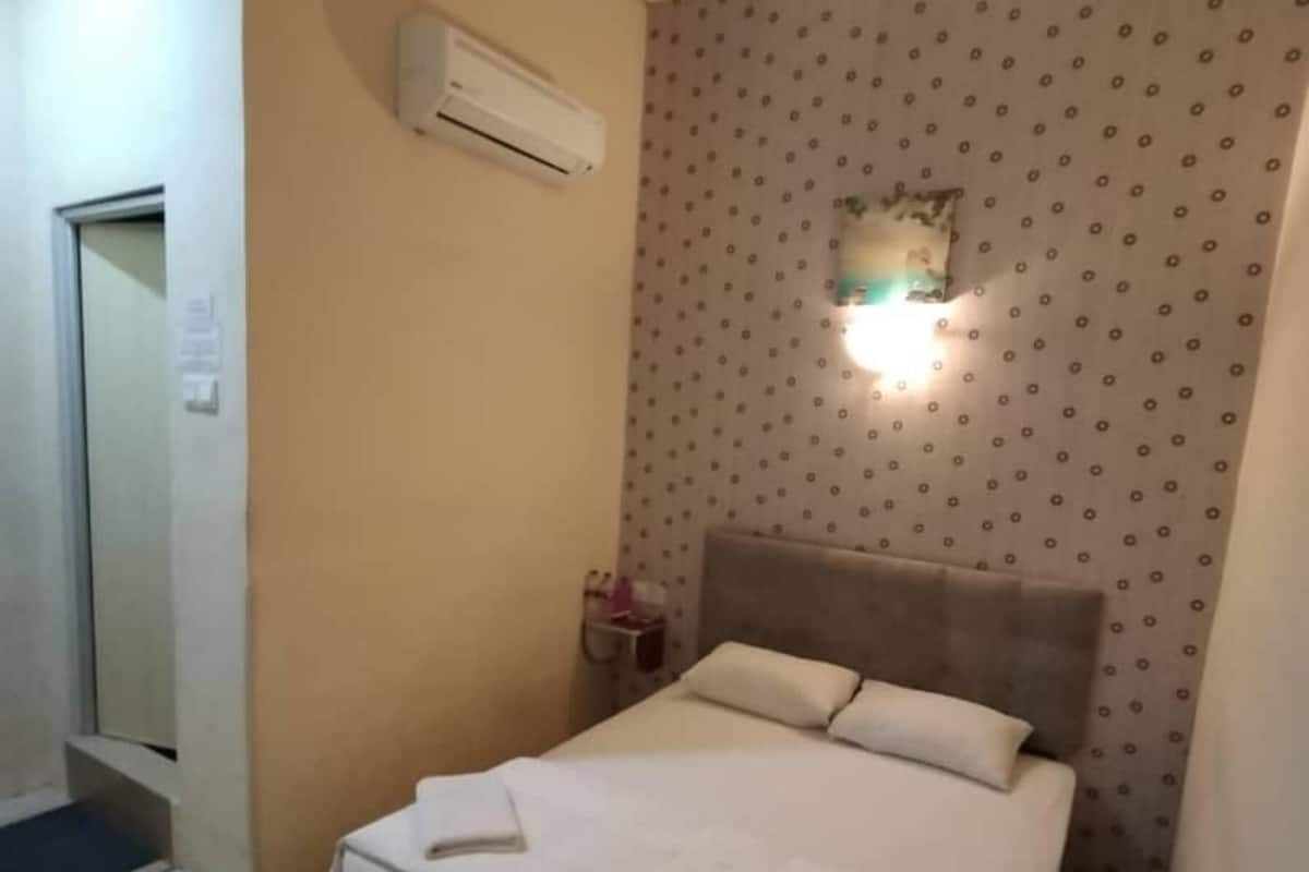 Double Room | Iron/ironing board, free WiFi