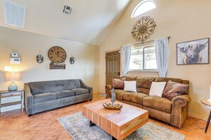 House (2 Bedrooms) | Interior - 1/2 Mi to Lake Lawtonka: Mtn-view Haven! (Medicine Park)