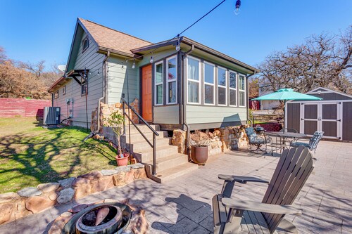 1/2 Mi to Lake Lawtonka: Mtn-view Haven!