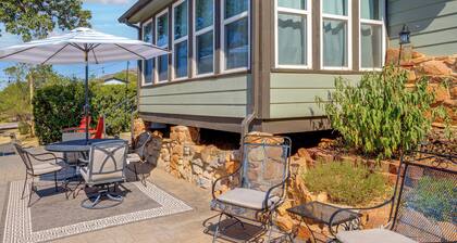 1/2 Mi to Lake Lawtonka: Mtn-view Haven!