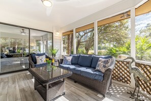 Smart TV - Golf Cart ~ Pet Friendly ~ Resort Beach Access (Miramar Beach)