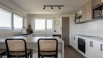 KylskÄp, mikrovÄgsugn, ugn och spishÀll