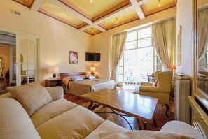 5 bedrooms, in-room safe, iron/ironing board, WiFi