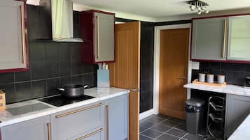 Rumah | Dapur pribadi | Lemari es, microwave, oven, dan kompor