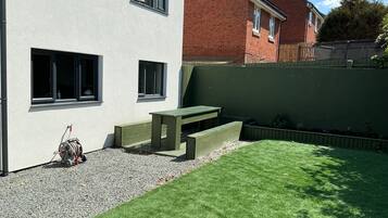 Rumah | Tempat makan outdoor