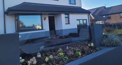 Cozy Coastal Retreat in Colwyn bay Sleeps 8