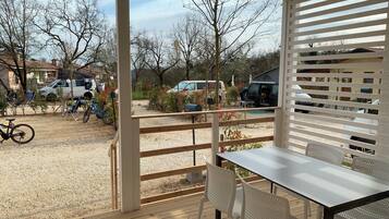 Casa mobile Junior, patio | Copriletto in piuma, una cassaforte in camera, Wi-Fi gratuito, lenzuola