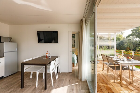 Premium Mobile Home, Patio