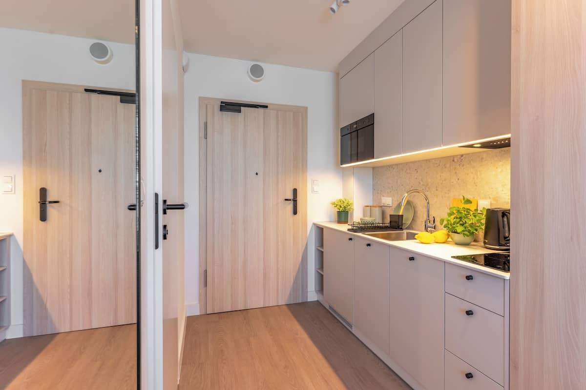 Refrigerador, microondas, horno, placa de cocina