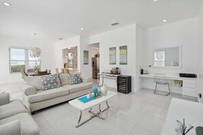 Apartment | 4 bedrooms, desk, Internet