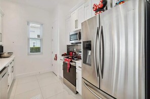 Apartment | 4 bedrooms, desk, Internet