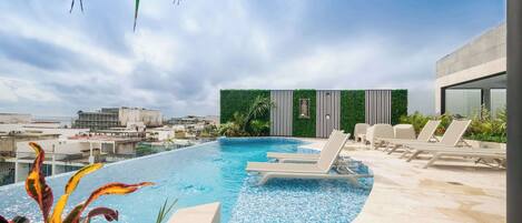 حمّام سباحة خارجي