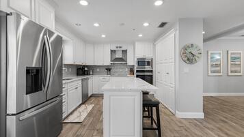 Condo, varias camas (Atlantic Villas 303) | Cocina privada | Horno y tostadora