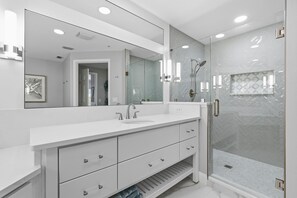 Condo, várias camas (Atlantic Villas 303) | Banheiro