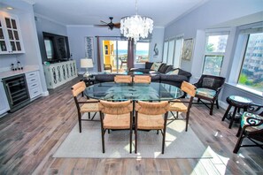 คอนโด, หลายเตียง (Atlantic Villas 303) | ร้านอาหาร