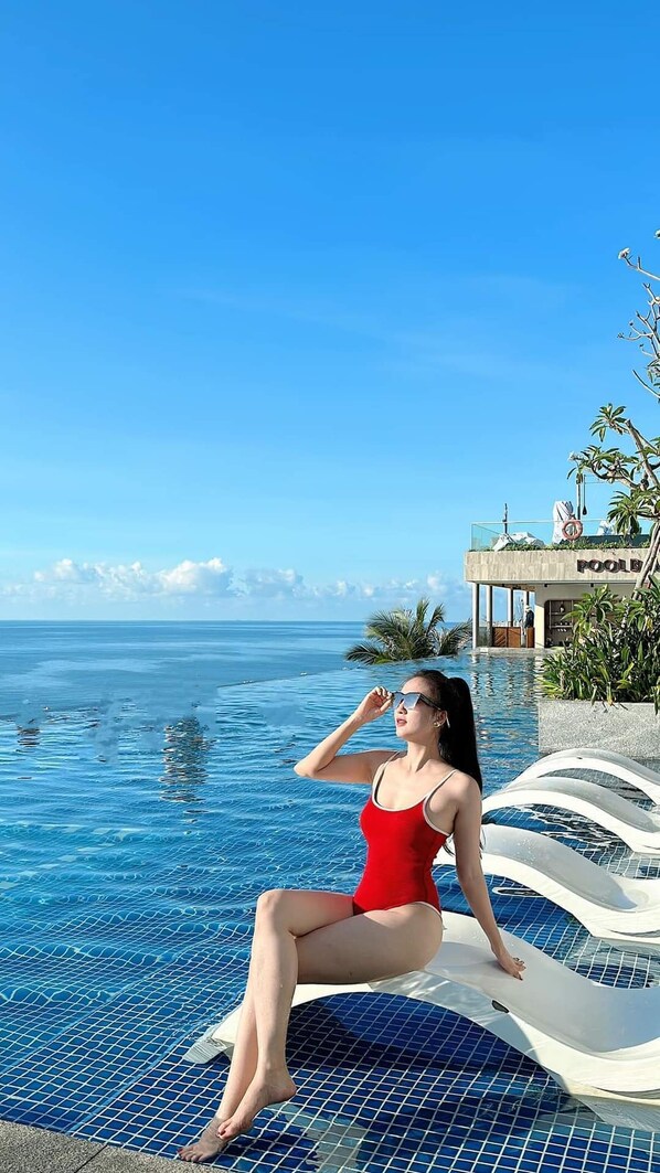 Bar accanto alla piscina