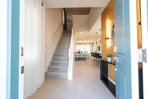 7 bedrooms, desk, Internet - Luxury 7Bd Close to Disney With Pool and Spa at Windsor Cay 16218 (Clermont)