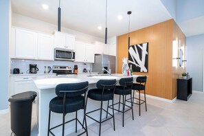 House | 7 bedrooms, desk, Internet - Luxury 7Bd Close to Disney With Pool and Spa at Windsor Cay 16218 (Clermont)