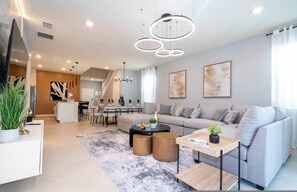 7 bedrooms, desk, Internet - Luxury 7Bd Close to Disney With Pool and Spa at Windsor Cay 16218 (Clermont)