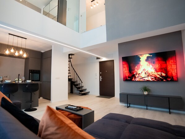 Smart TV - Executive 1BR Duplex, Sleeps Up to 4, Near Promenada Mall, 75” TV & Fast Wi-Fi (București)