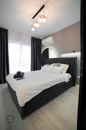 1 bedroom, iron/ironing board, WiFi, bed sheets - Executive 1BR Duplex, Sleeps Up to 4, Near Promenada Mall, 75” TV & Fast Wi-Fi (București)