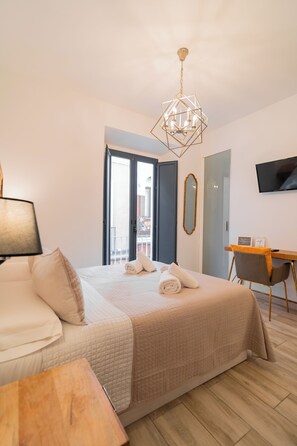 Deluxe Double or Twin Room | Free WiFi - Center Suites San Eloy (Seville)
