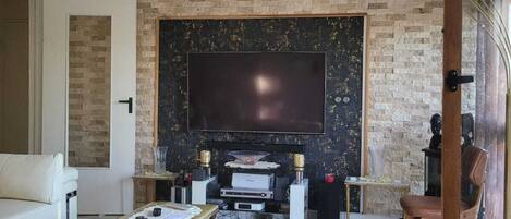 Smart-TV, Kamin, DVD-Player, Stereoanlage