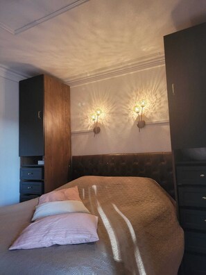 1 chambre, bureau, fer et planche Ă repasser, Wi-Fi gratuit