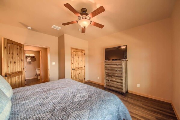 6 habitaciones, tabla de planchar con plancha, wifi y ropa de cama 