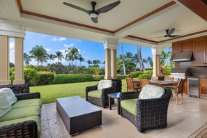 屋外ダイニングエリア