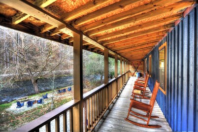 The Hala Lodge and Campground -Riverfront Class 3 -1Bed/1Bath on Nantahala River
