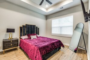 2 bedrooms, iron/ironing board, WiFi, bed sheets - Luxurious Home Retreat with stylish design (Houston)