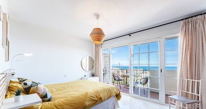 3-Bed Seaview Escape: Pool, Garage, 4 Terraces