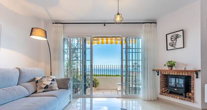 3-Bed Seaview Escape: Pool, Garage, 4 Terraces