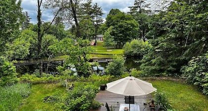 Riverside suite on York River in town free parking