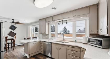 Comfortable & Spacious 3br Home In Cheyenne 3 Bedroom Home