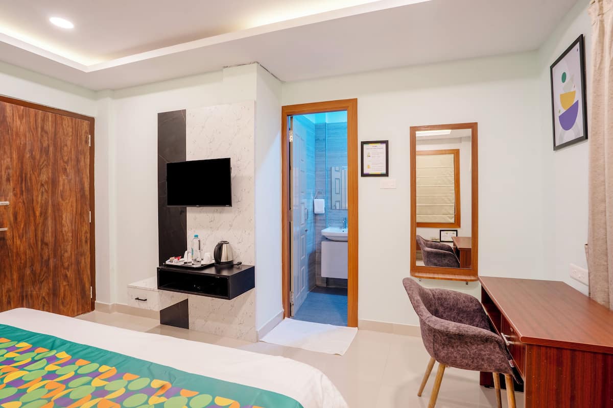 Standard Room | Blackout drapes, iron/ironing board