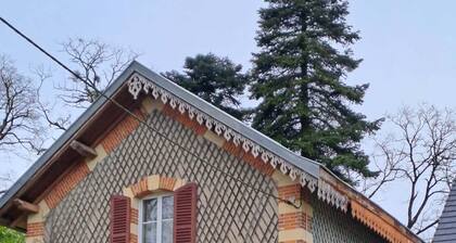 Gîte in a 5 h. estate 5 minutes from the Loire by bike & the Berry canal