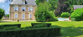Gîte in a 5 h. estate 5 minutes from the Loire by bike & the Berry canal