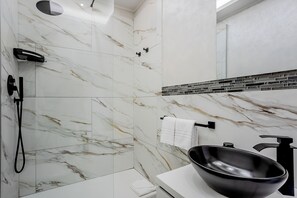 Superior Double Room | Bathroom | Hair dryer, towels, soap, shampoo - Medaglie d'Oro Vaticano (Rome)