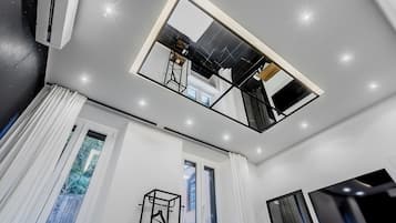 Habitación doble Deluxe | Artículos del minibar gratis y caja de seguridad en la habitación