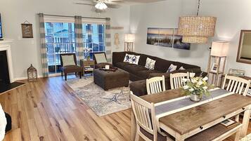 Téléviseur connecté, foyer, livres