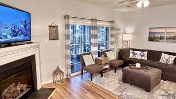 Téléviseur connecté, foyer, livres