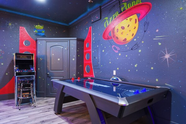 Children’s area - 5min Disney • Arcade & Game Room • Pool/Spa • 6BR (Kissimmee)