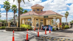 Exterior - 5min Disney • Arcade & Game Room • Pool/Spa • 6BR (Kissimmee)