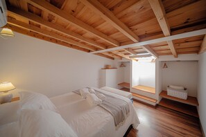 Family Cottage, 2 Bedrooms, Patio, Mountain View | Iron/ironing board, free WiFi, bed sheets - Casas da Tia Alice (Mafra)
