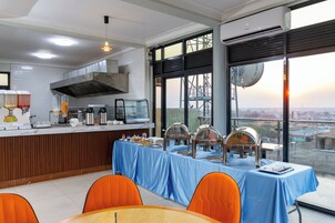 Desayuno continental incluido todos los días 