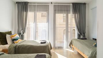 3 habitaciones, escritorio, tabla de planchar con plancha y wifi gratis