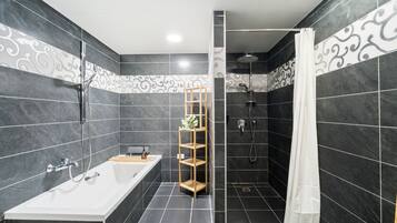 Hårtørrer, håndklæder, Sæbe, Shampoo