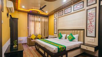 Deluxe Room | Individually furnished, desk, blackout drapes, iron/ironing board